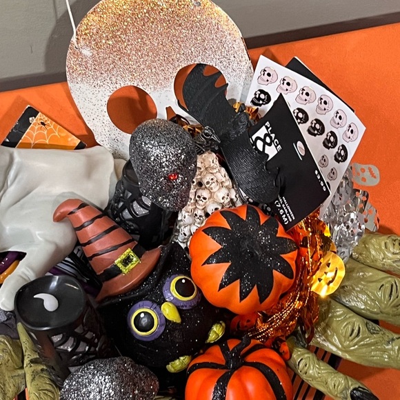 Halloween Themed Decorative Basket - Picture 14 of 14
